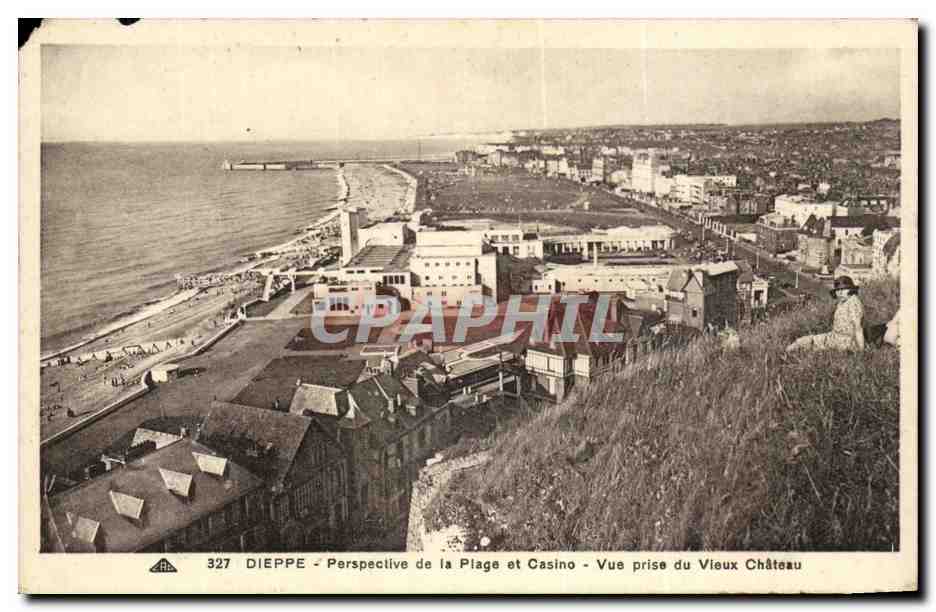 CPA Dieppe Perspective de la plage et casino Vue prise du vieux chateau