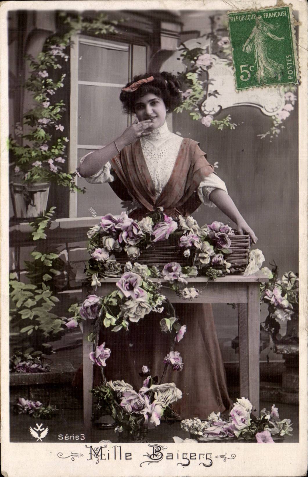 Femme avec panier de roses — Série 3 — Mille Baigere