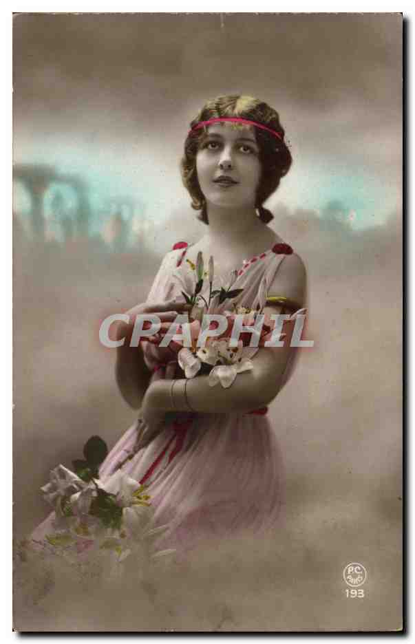 Jeune femme en robe rose tenant des lys — éditeur PC 193
