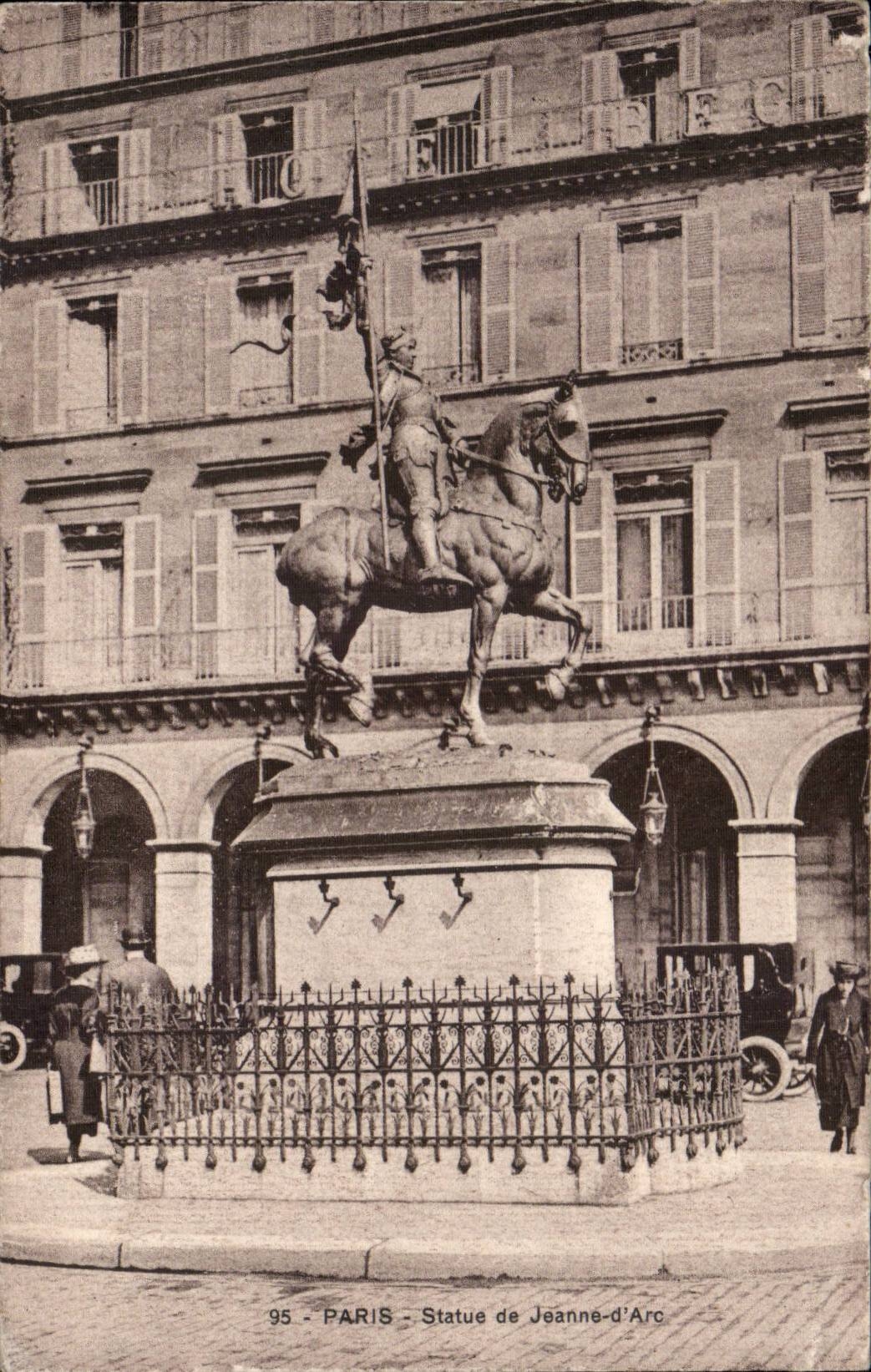 Paris CPA Statue de Jeanne d'arc