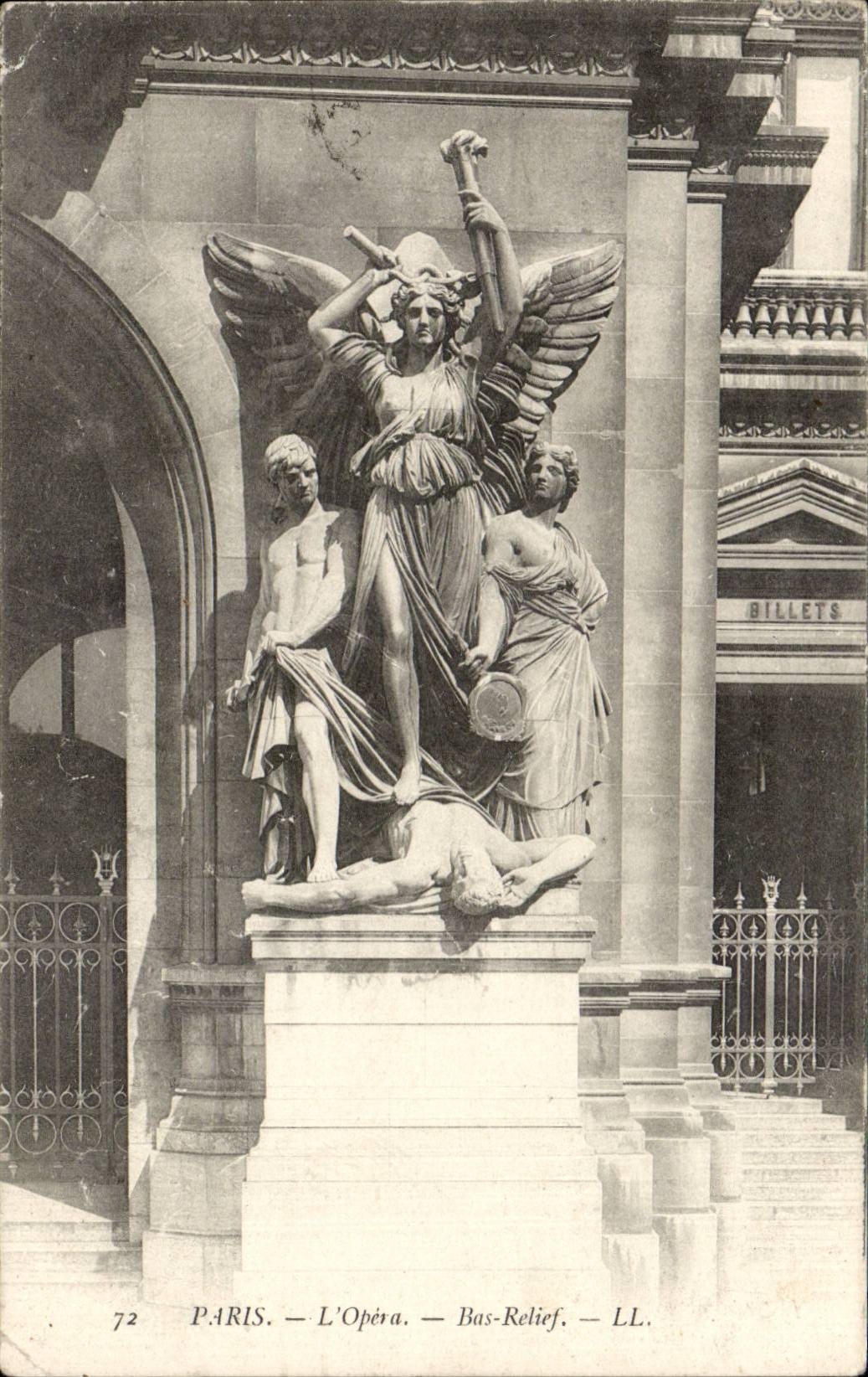 Paris CPA L'opera Bas relief