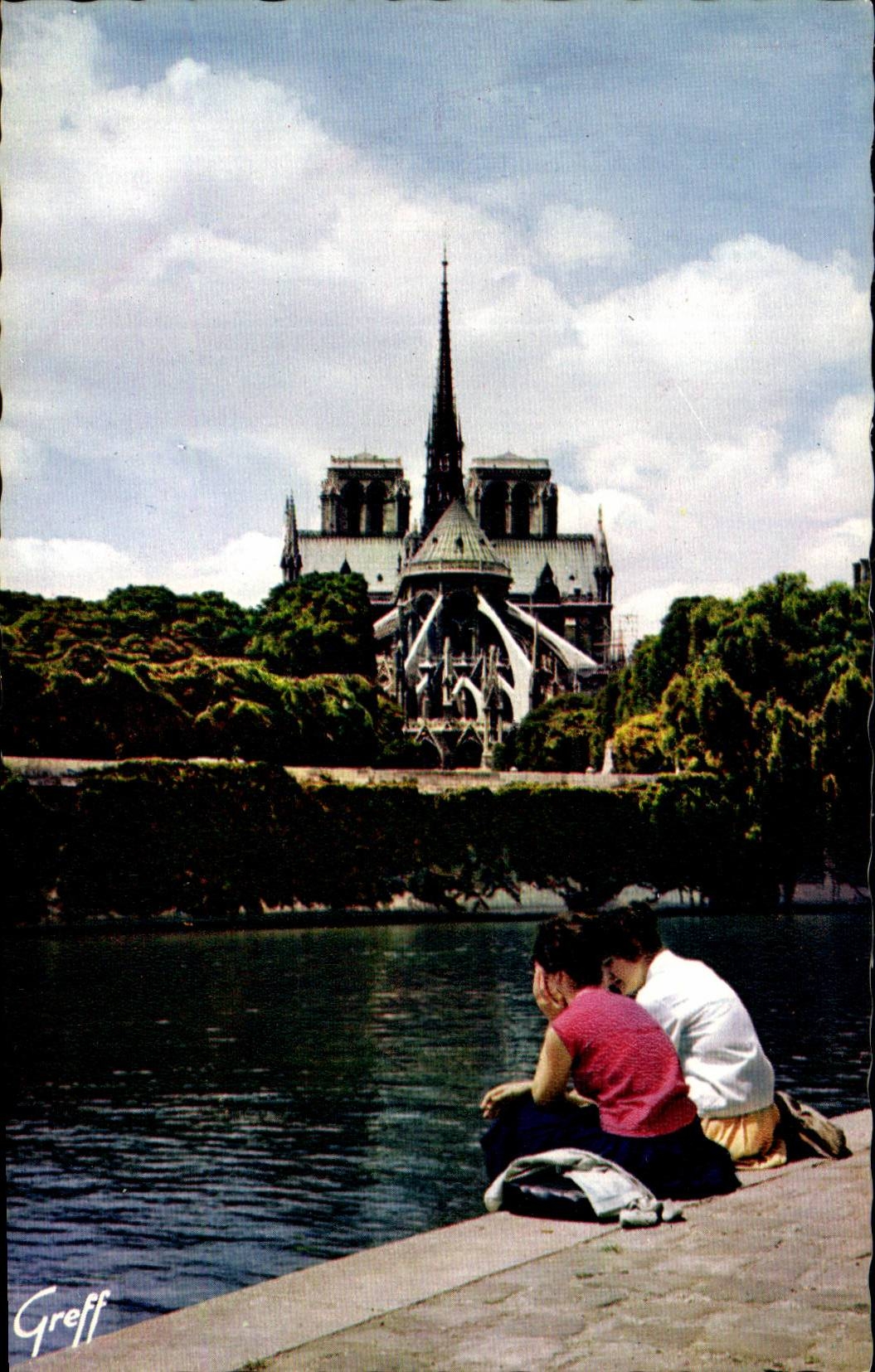 Notre-Dame de Paris — vue depuis la Seine — Éditions Diplomatie France
