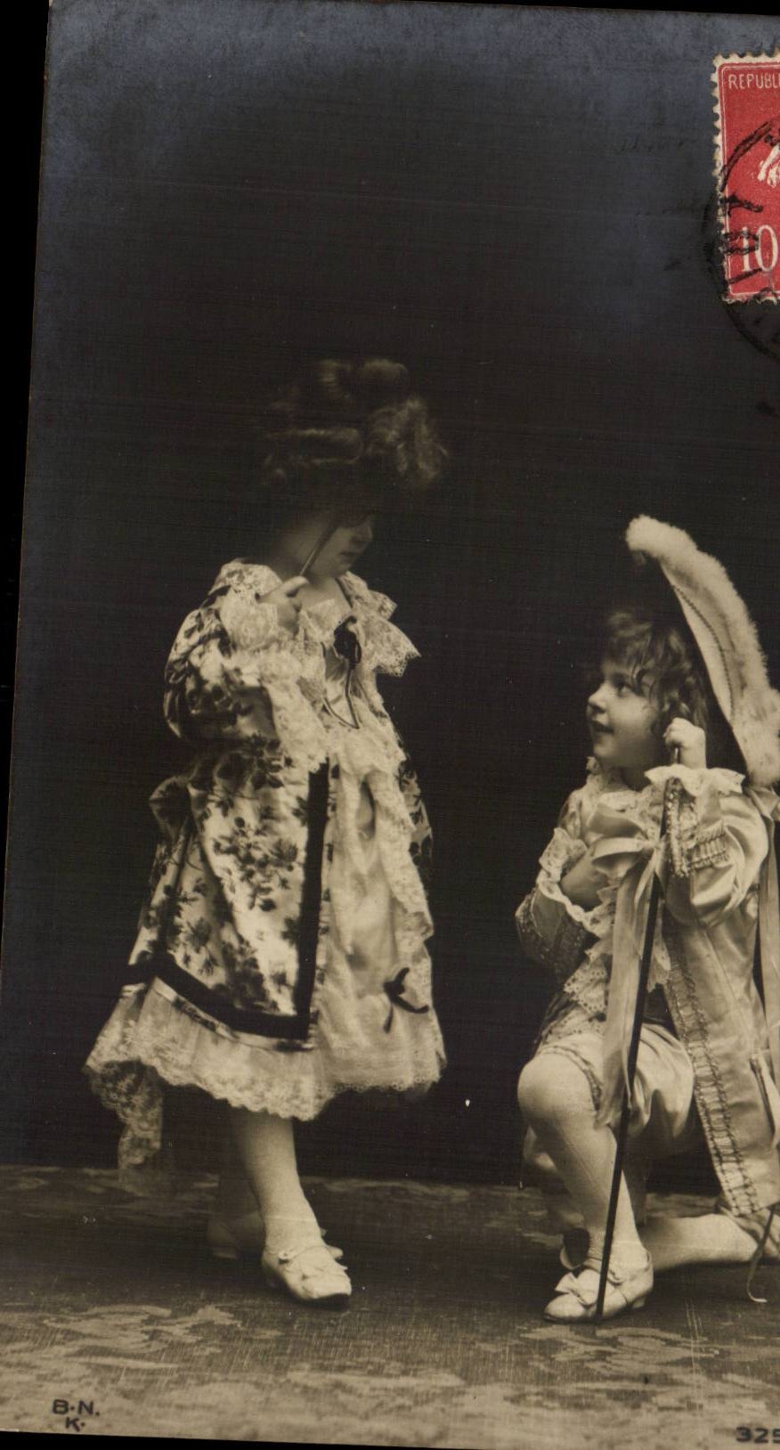 CPA Fantaisie Enfants Escrime Fencing Musketeer Mousquetaire