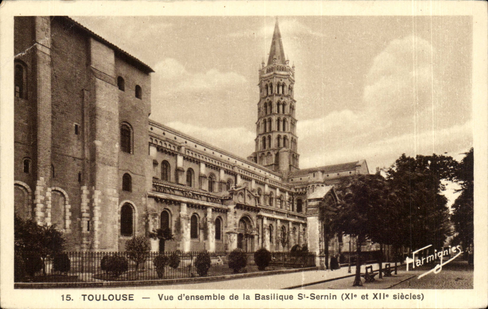 CPA Toulouse Vue d'ensemble de la basilique St SErnin 