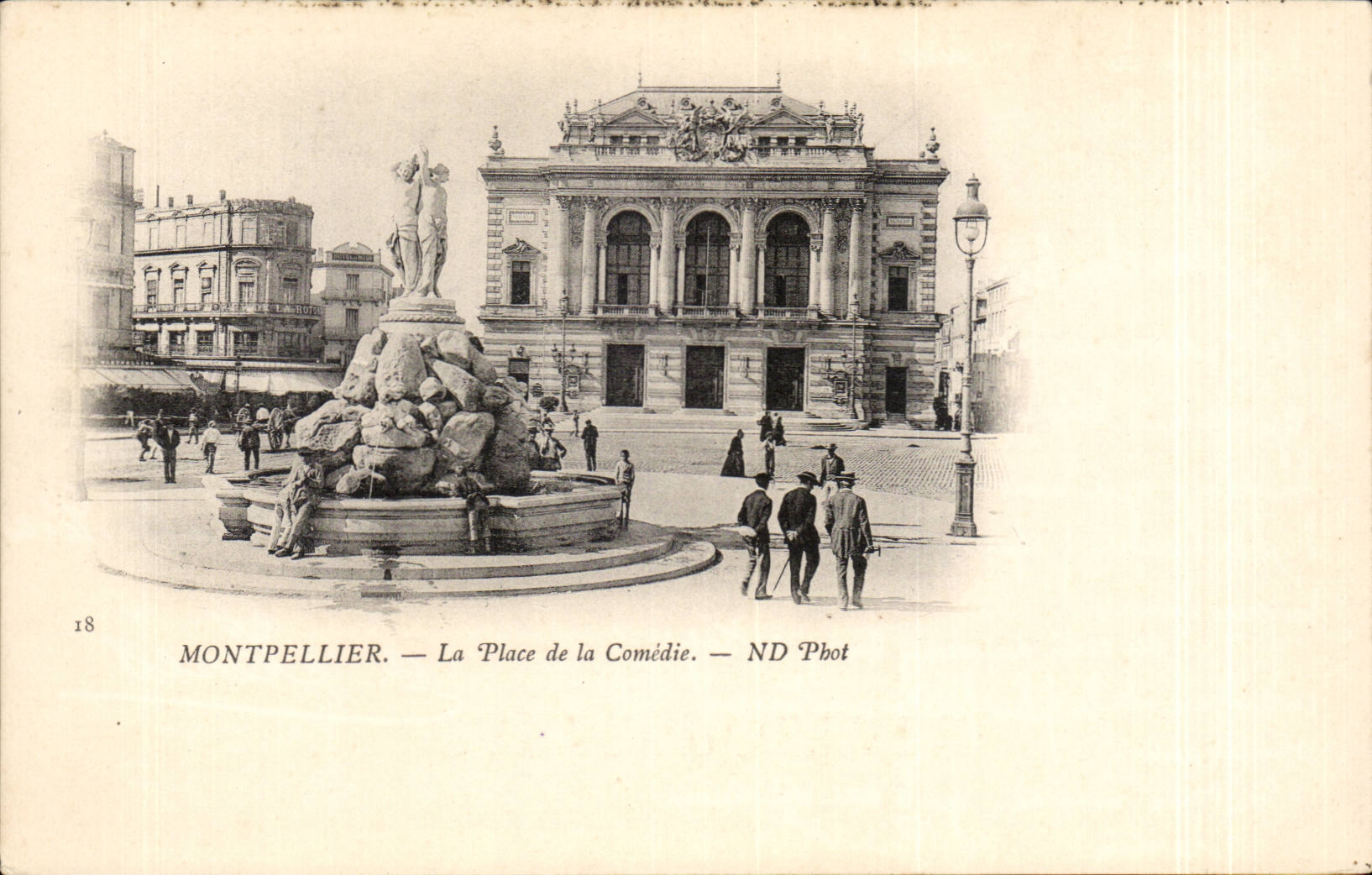 CPA Montpellier La place de la comedie