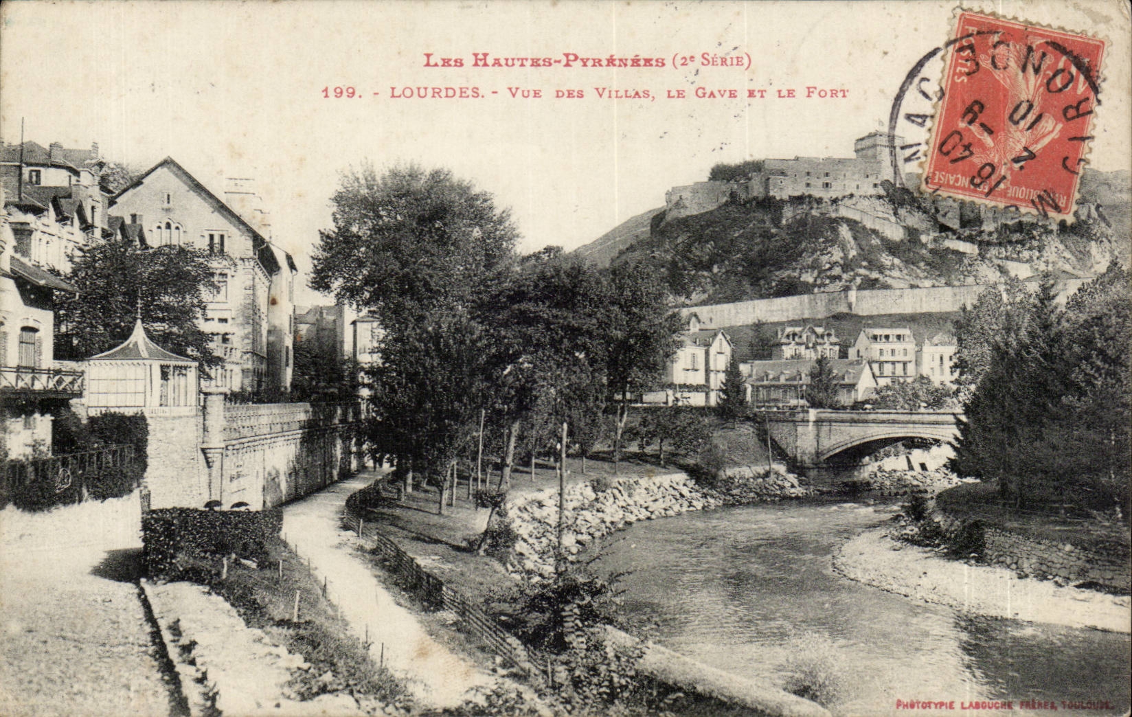 CPA Lourdes Vue des villas Le Gave et le port