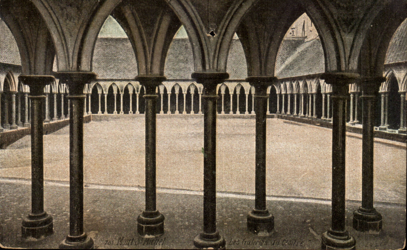 CPA Mont Saint Michel Abbaye Les galeries du cloitre 