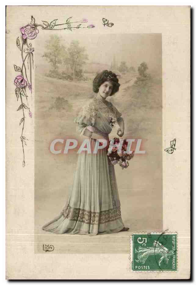 Jeune femme en robe élégante — décor floral et papillons — éditeur Lion
