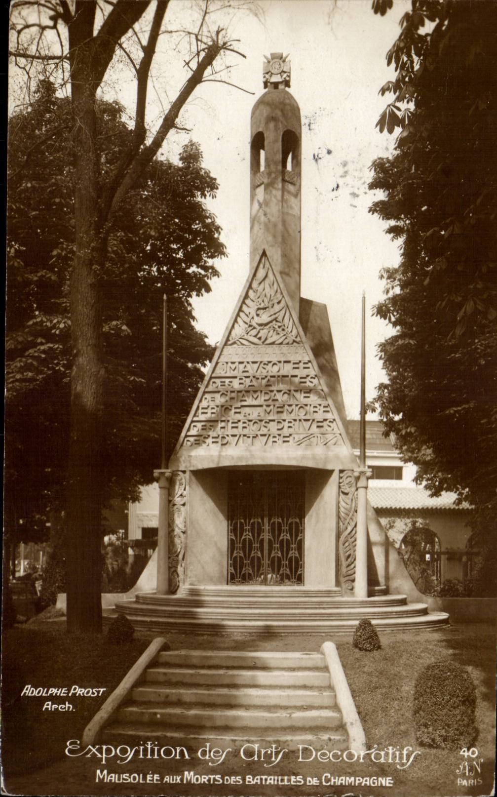 CPA Exposition des Arts Decoratifs Mausolee aux Morts des batailles de Champagne