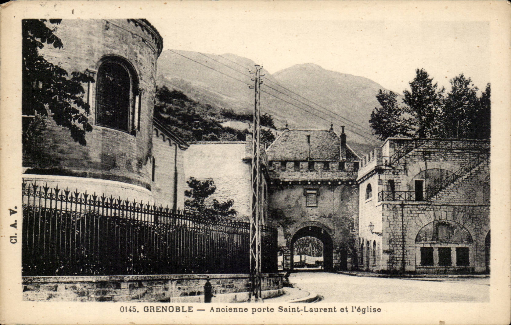 CPA Grenoble Ancienne porte Saint Laurent et l'eglise