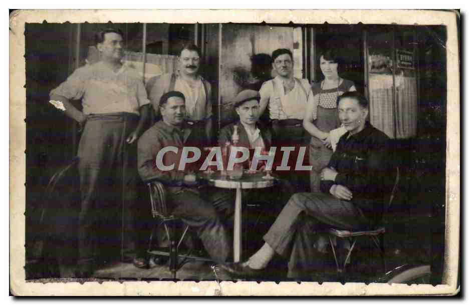 CARTE PHOTO Le verre d'aperitif au cafe Folklore