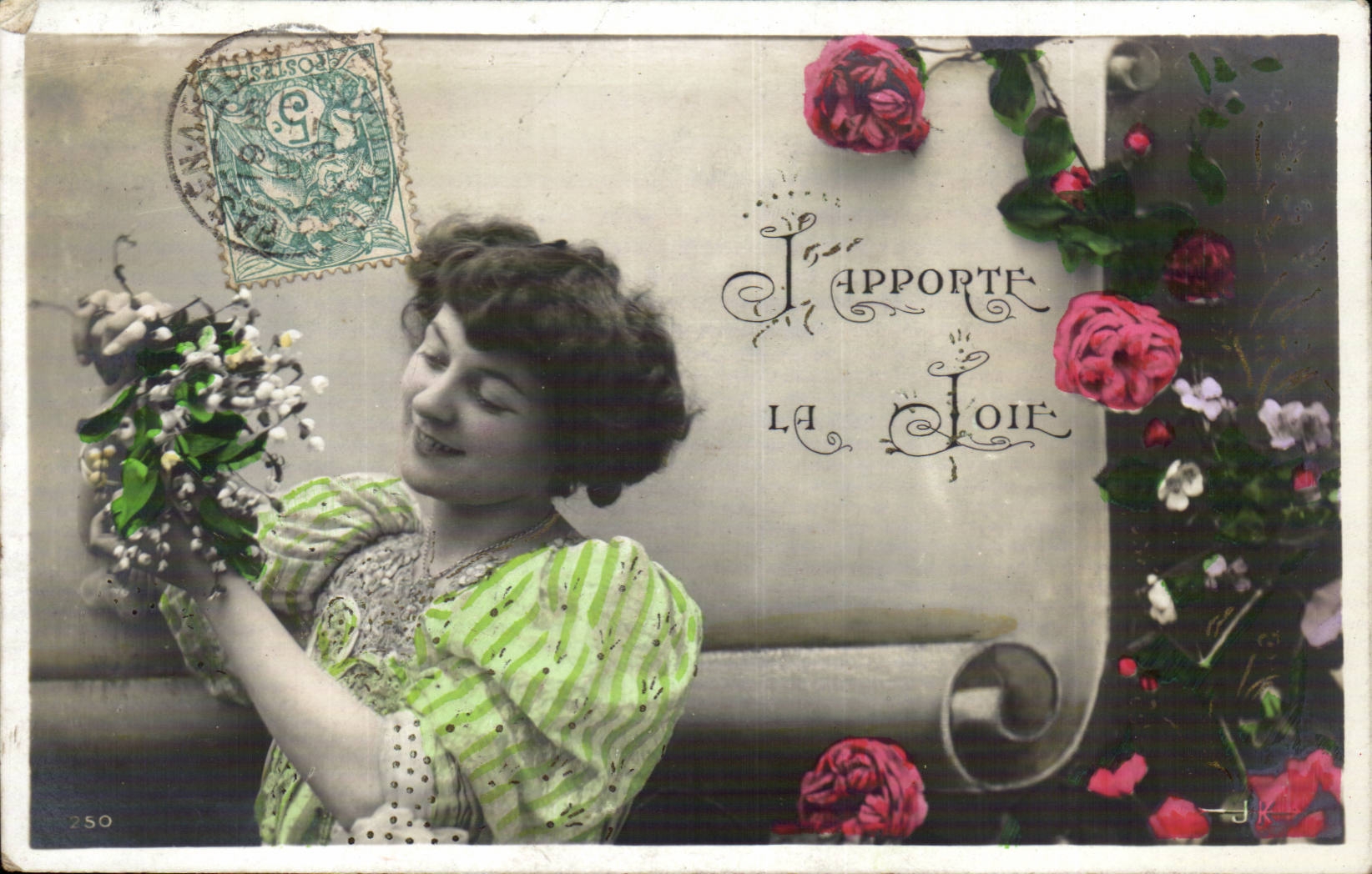 Jeune femme tenant un bouquet — L'apporte la joie — éditeur J.K. n°250