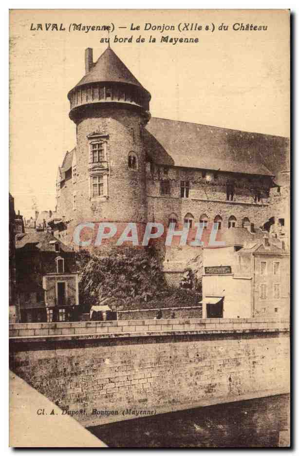 CPA Laval le donjon du chateau au bord de la Mayenne