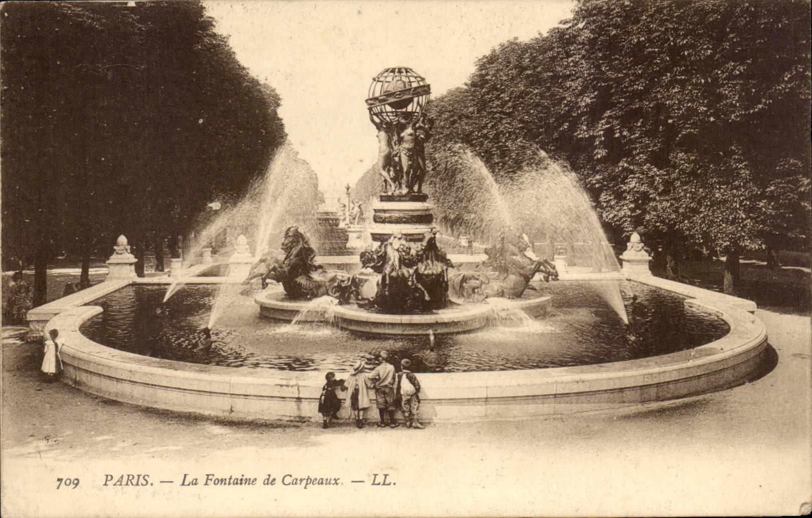 Paris CPA Fontaine de Carpeaux