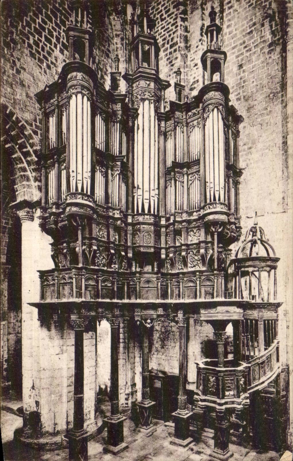 CPA Saint Bertrand de comminges La cathedrale Les rogues 15eme et la chaire
