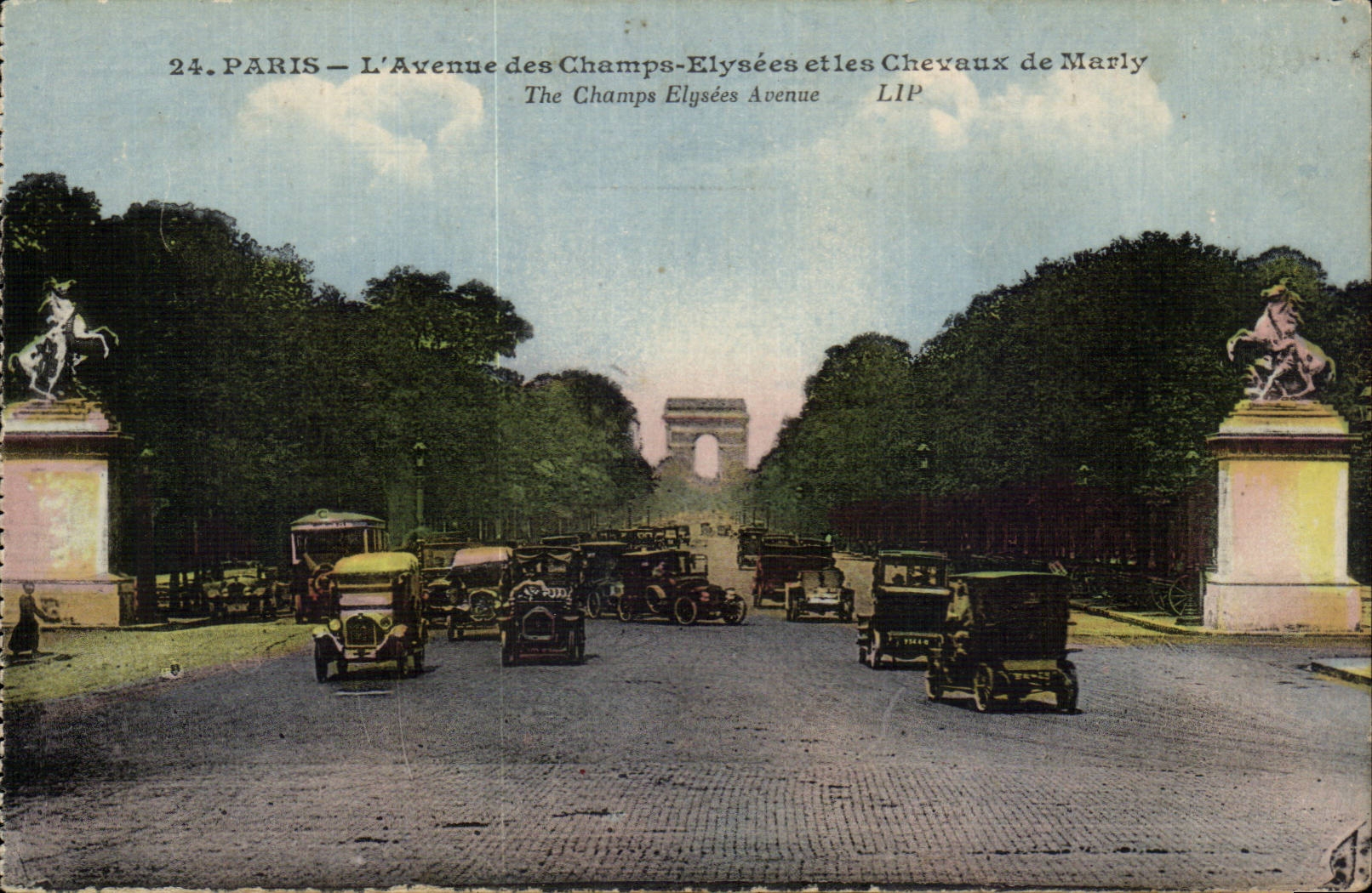 CPA Paris Avenue des Champs Elysees et les chevaux de Marly