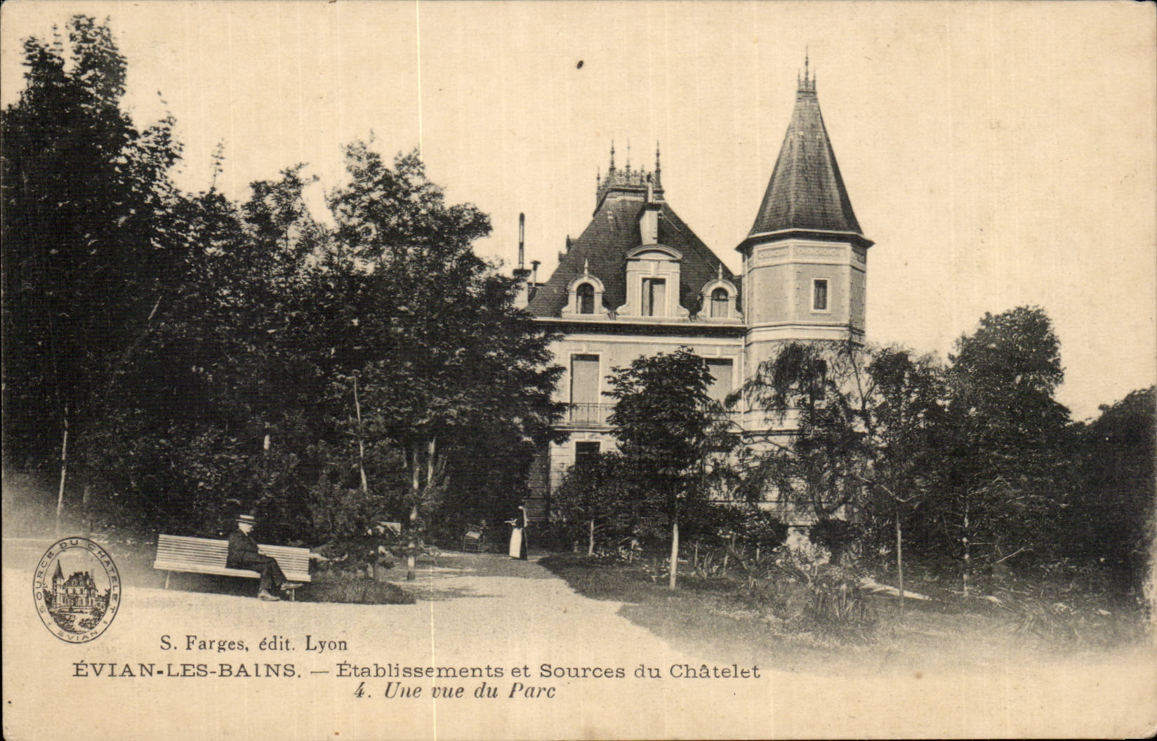 CPA Evian les Bains Etablissements et sources du Chatelet Une vue du parc