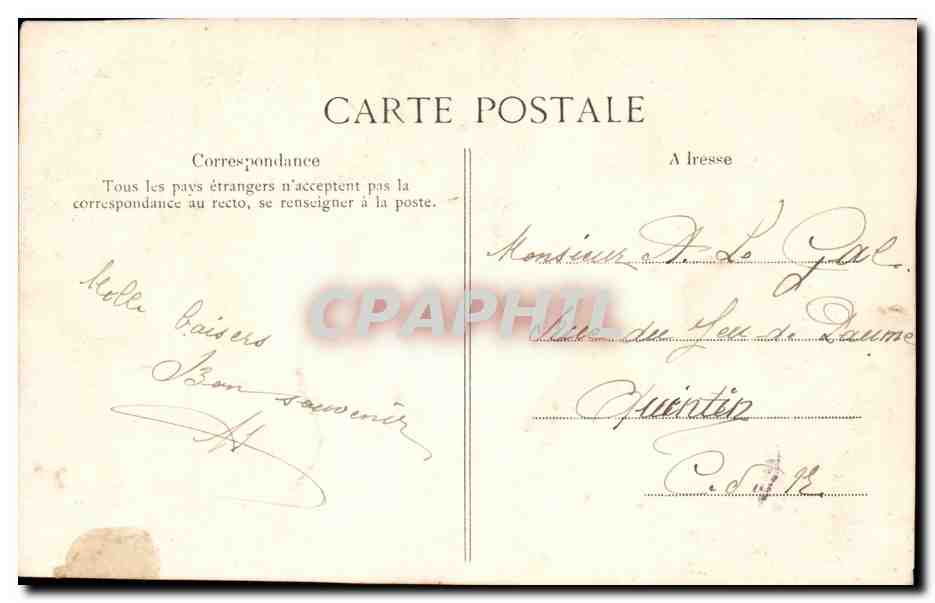 Femme en robe rose et manteau vert — intérieur décoré — éditeur F.D. n°4277 — Reverso