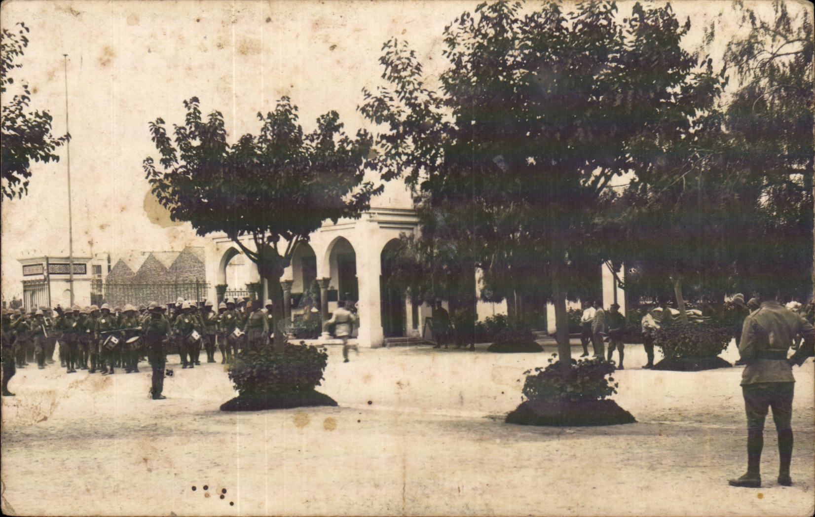 Safi — Parade militaire — Carte postale datée