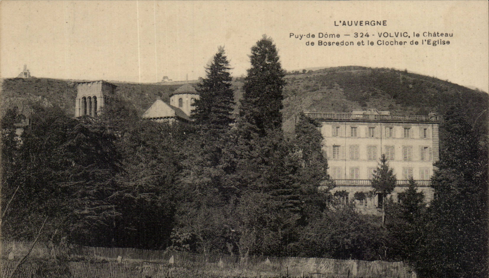 Puy-de-Dôme — Volvic, le Château de Bosredon et le Clocher de l'Église — L'Auvergne, n° 324