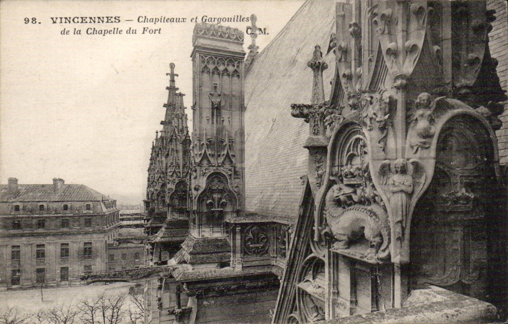 Vincennes — Chapiteaux et Gargouilles de la Chapelle du Fort — C.M. n°98