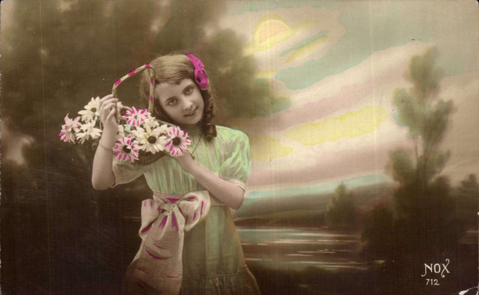 Fantaisie - Enfant - Little Girl with basket of daisies - CPA 