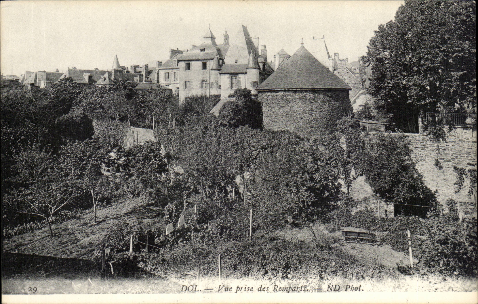 DOL — Vue prise des Remparts — ND Phot.