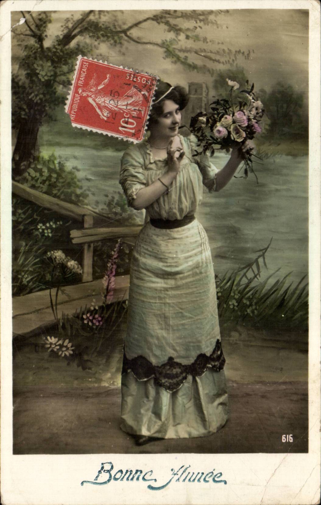 Femme tenant un bouquet — Bonne Année — Éditeur anonyme, n° 615