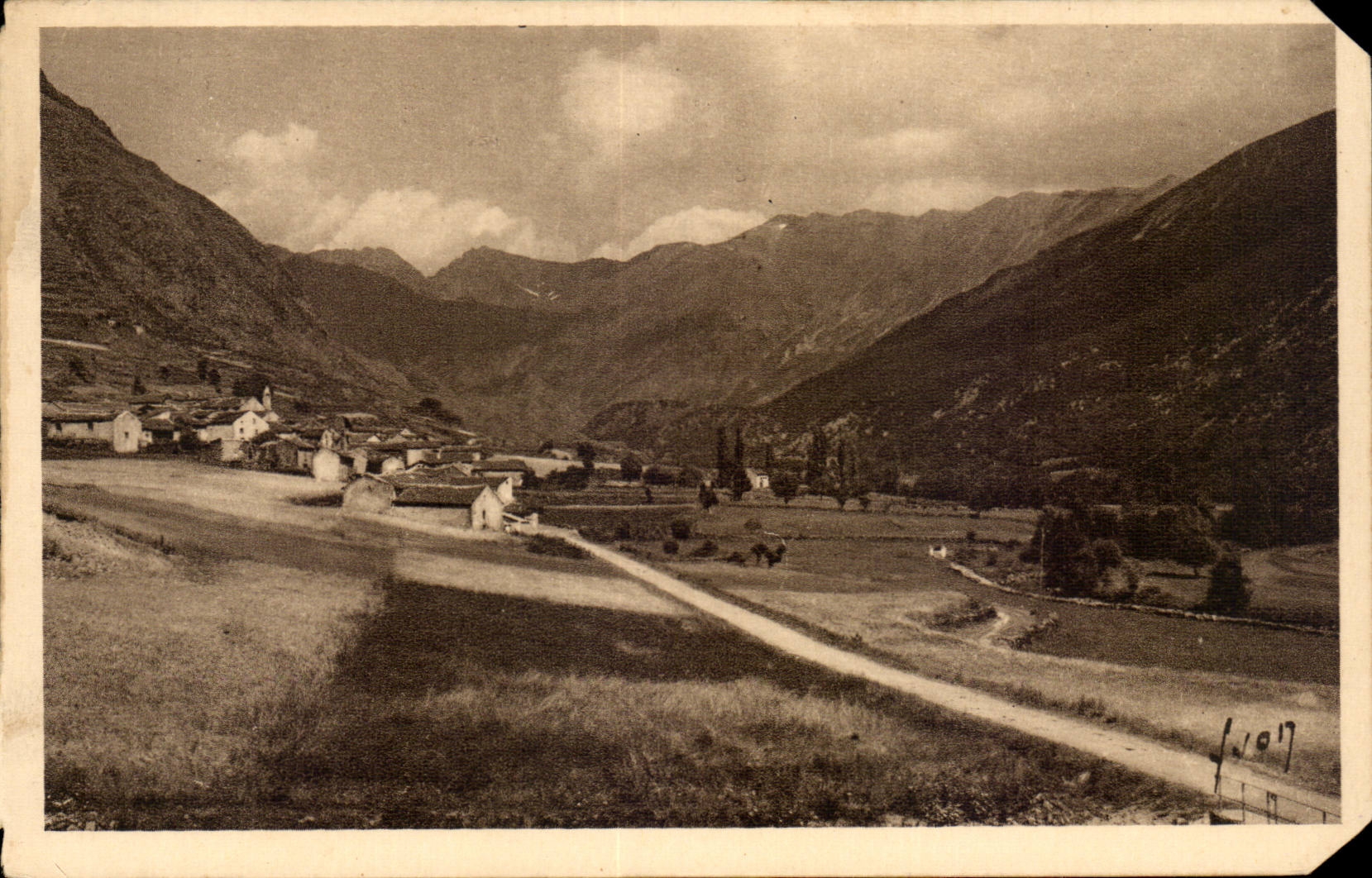 Porte - La Douce France - Le Village et le Puig de Carlittle - CPA 