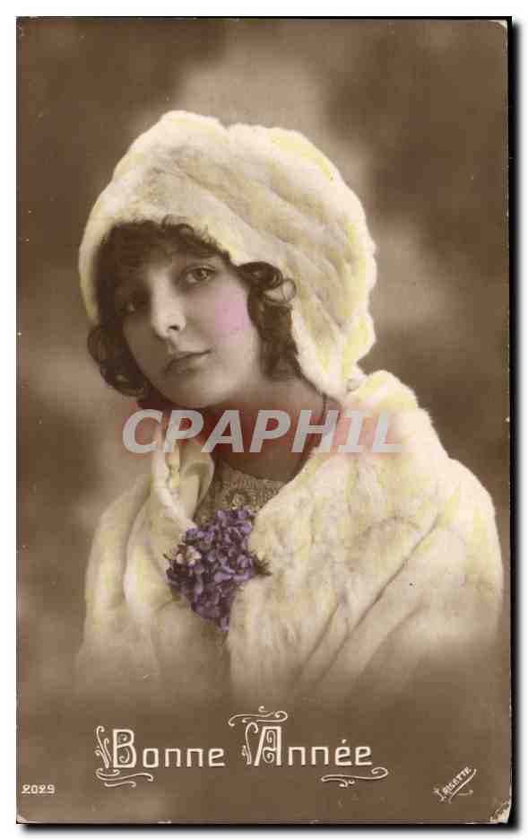 Jeune femme en fourrure blanche — Bonne Année — Éditeur REGATTE, n° 2029