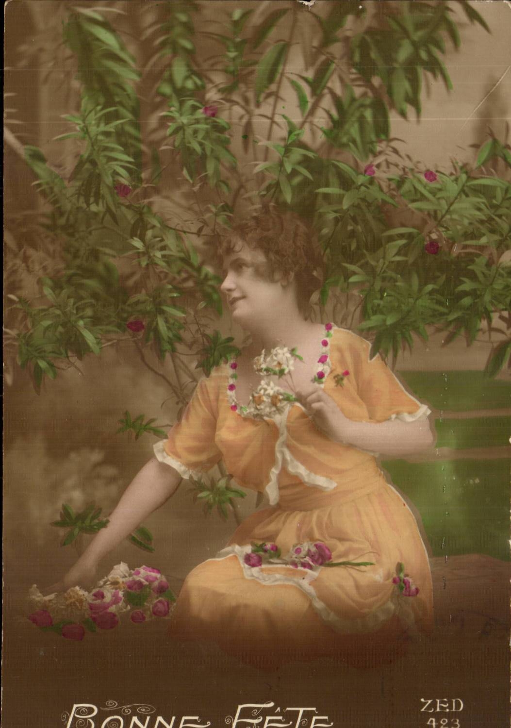 Fantaisie - Femme - Bonne Fete - Woman with dreamy gaze CPA 