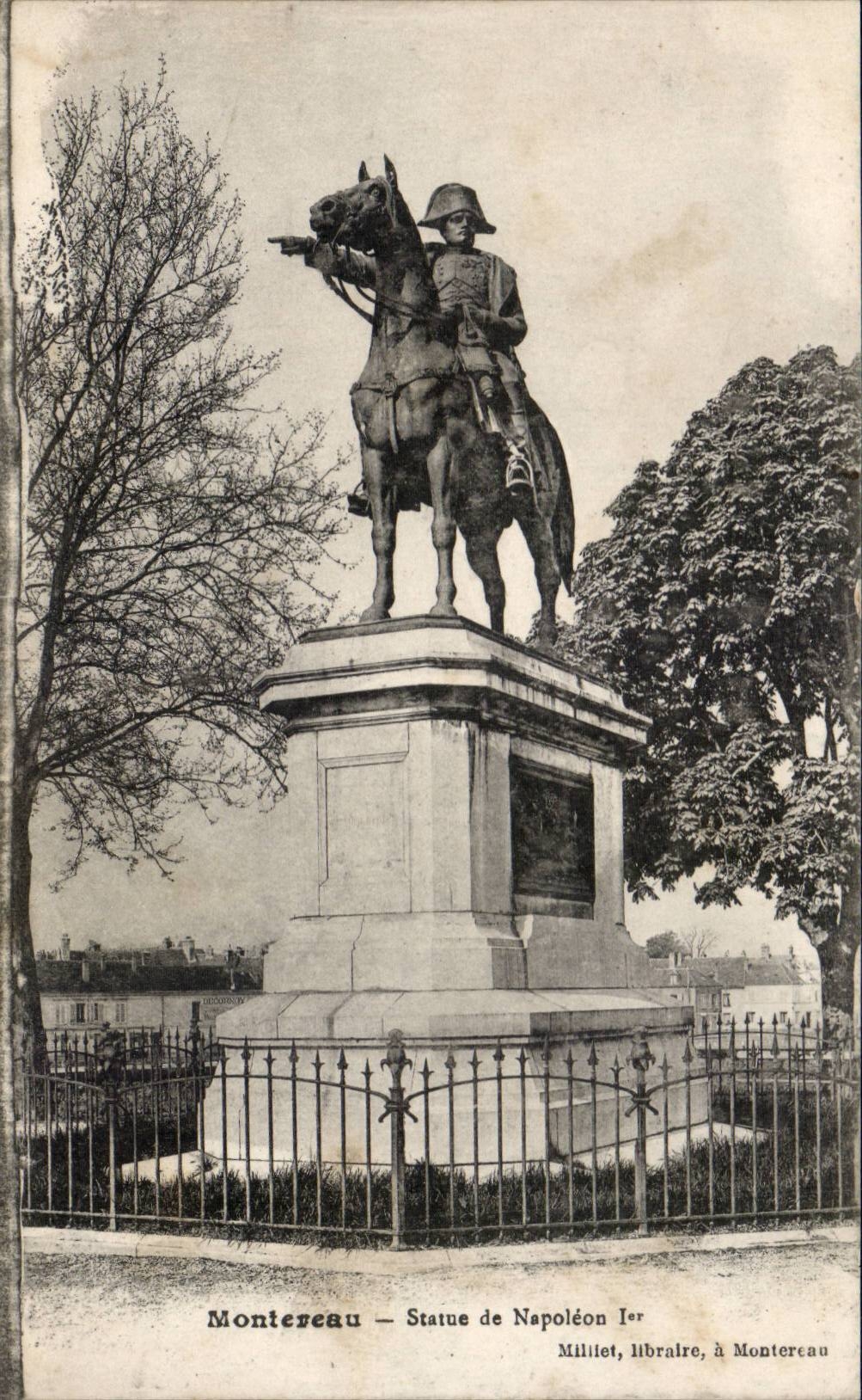 Montereau - Statue de Napoleon I CPA 