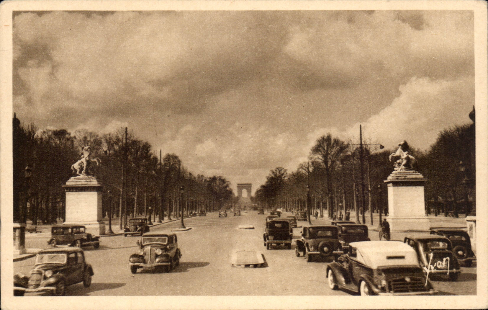 Paris - 8 - Avenue des Champs Elysees et Arc de Triomphe de l'Etoile CPA 