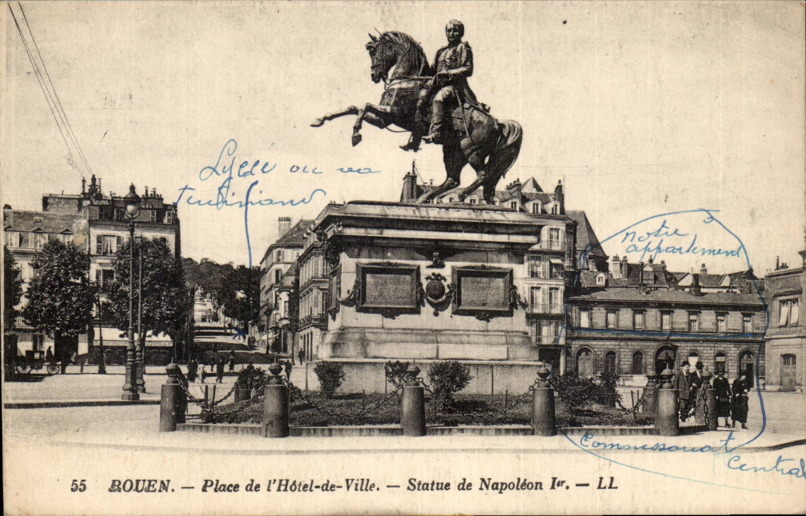 CPA Rouen Place de l'hotel de ville Statue de Napoleon 1er