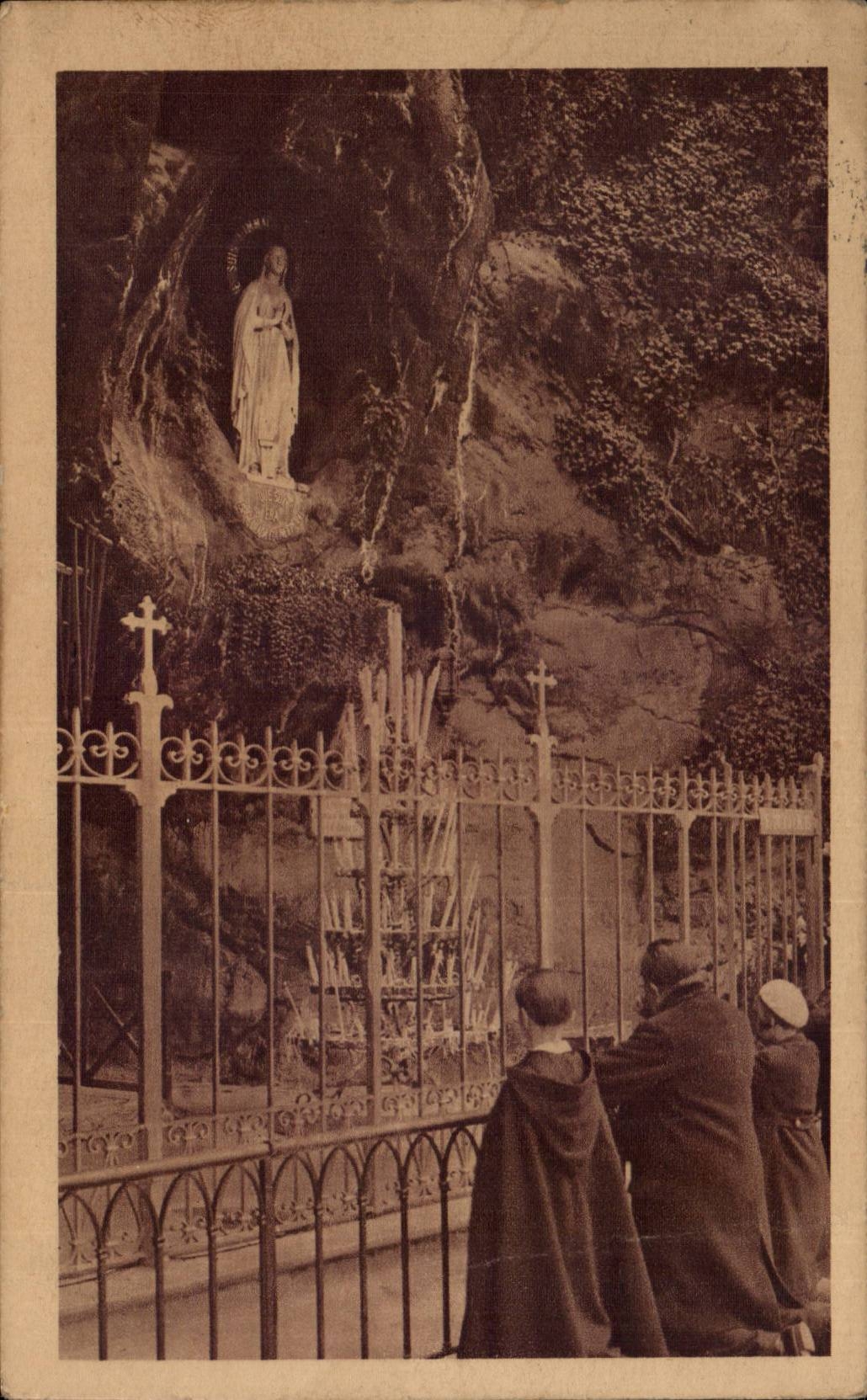CPA Lourdes la grotte