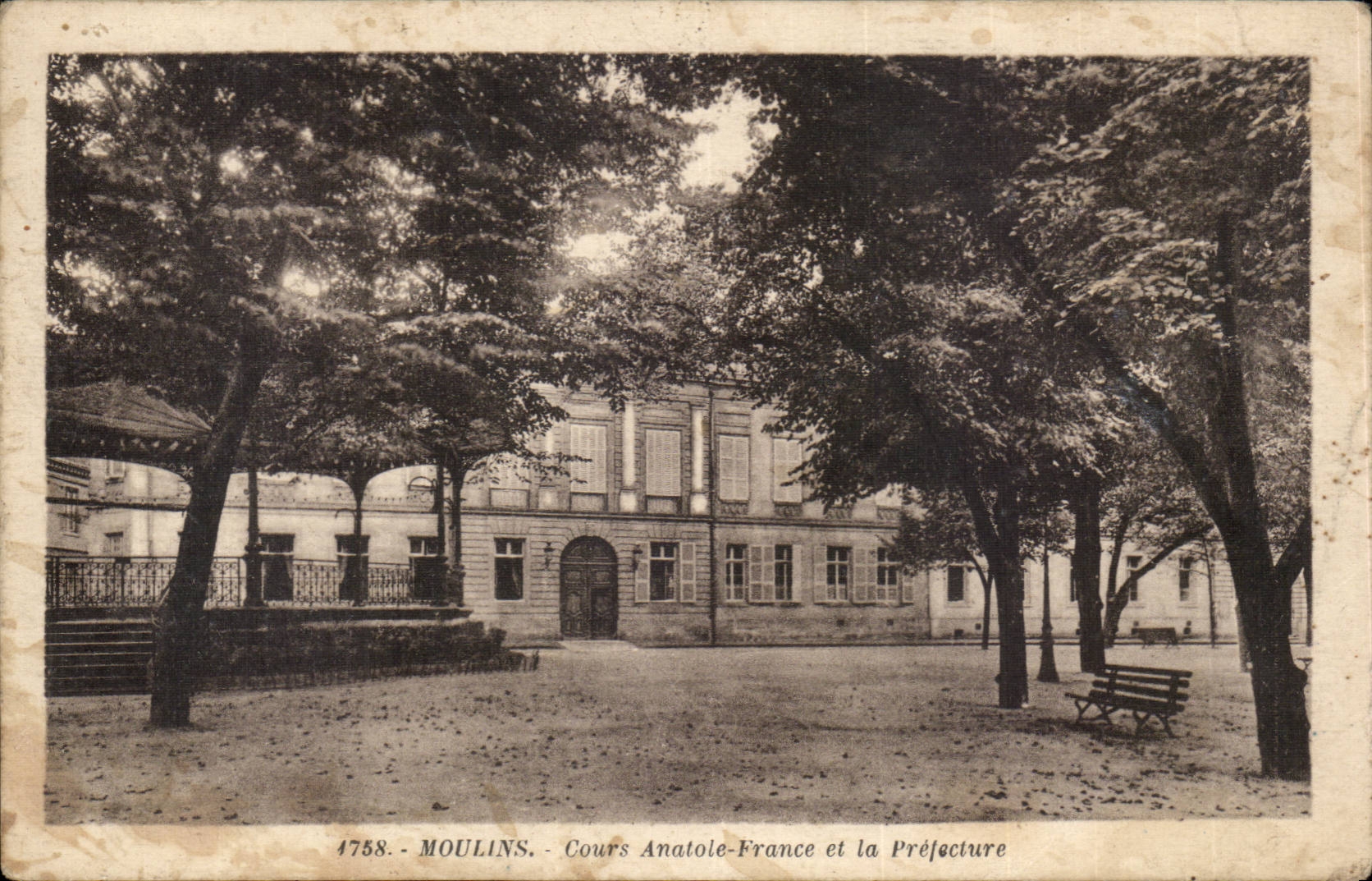 Moulins CPA Cours anatole France et la prefecture