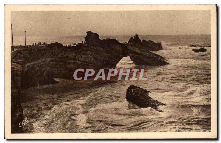 Biarritz CPA La roche percee et le rocher de la vierge