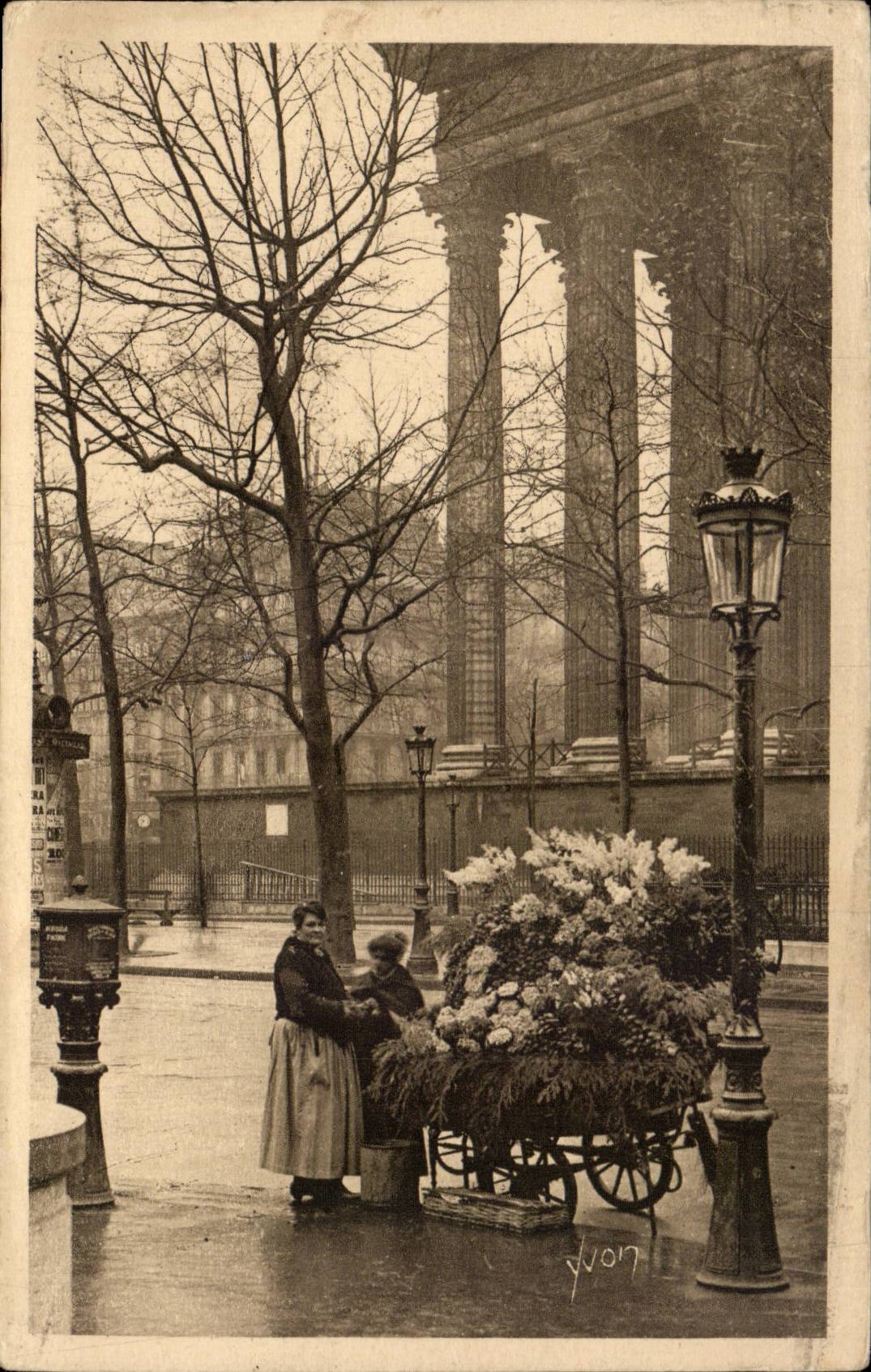 Paris - 8 - Yvon - Marchande de Fleurs - Place de la Madeleine - CPA 