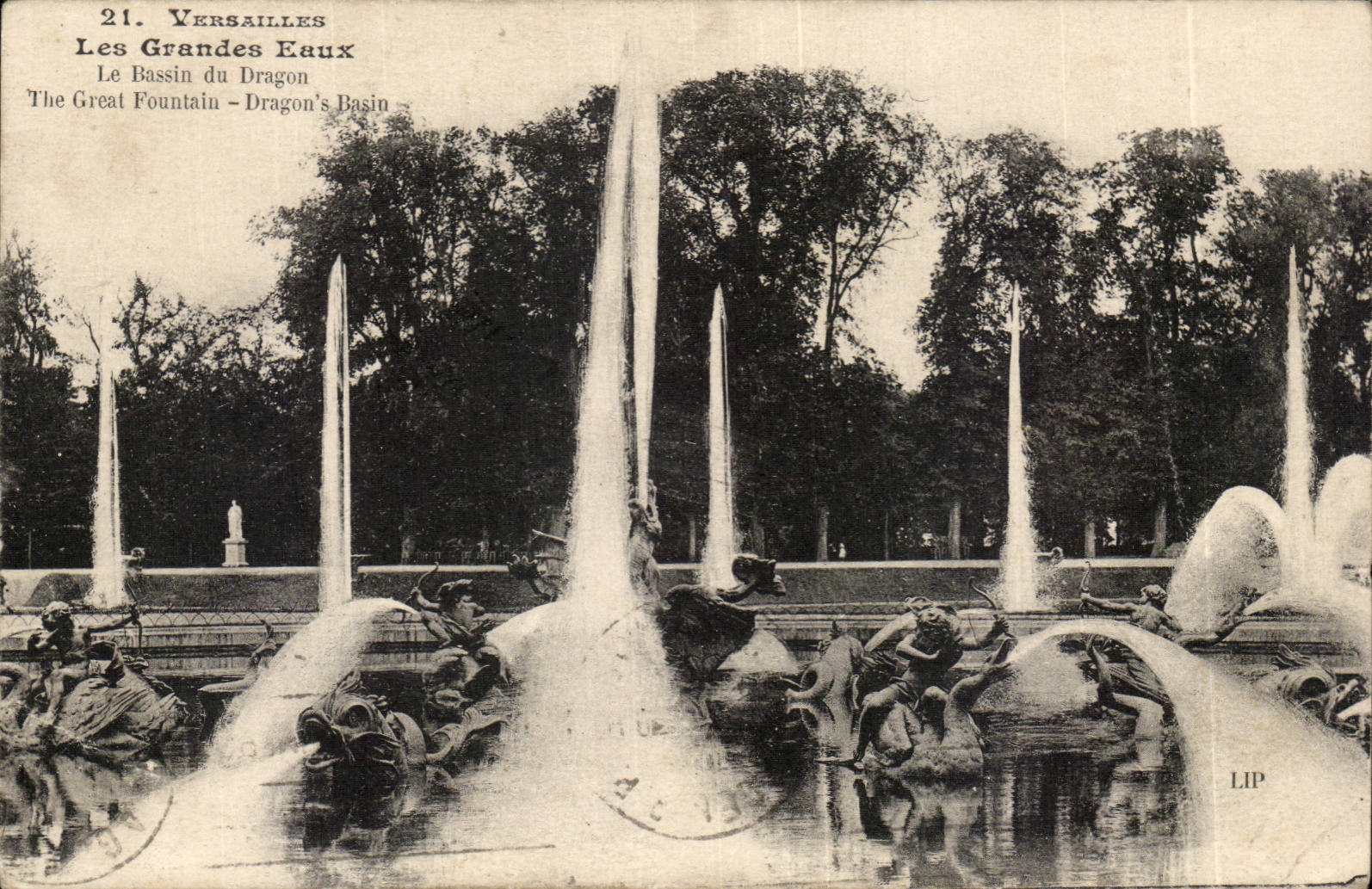 CPA Versailles Les grandes eaux Le bassin du Dragon 