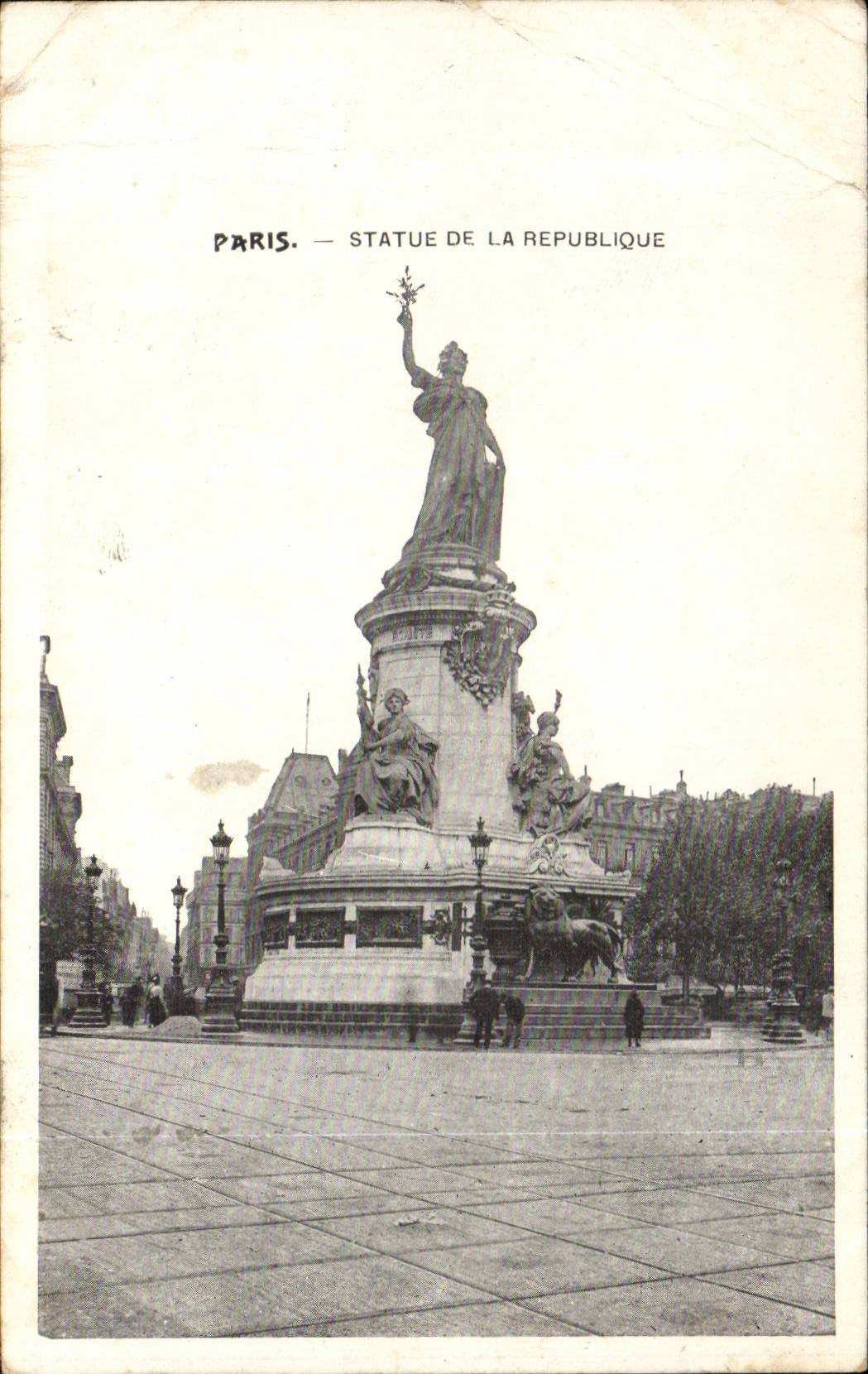 CPA Paris Statue de la Republique
