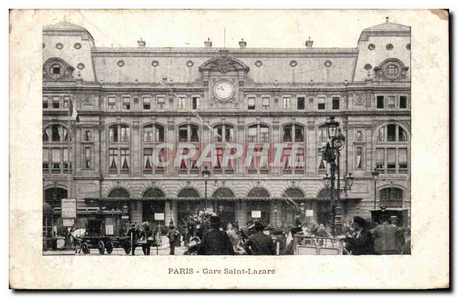 PARIS - Gare Saint-Lazare — vue de l'édifice avec horloge et circulation — éditeur non identifié