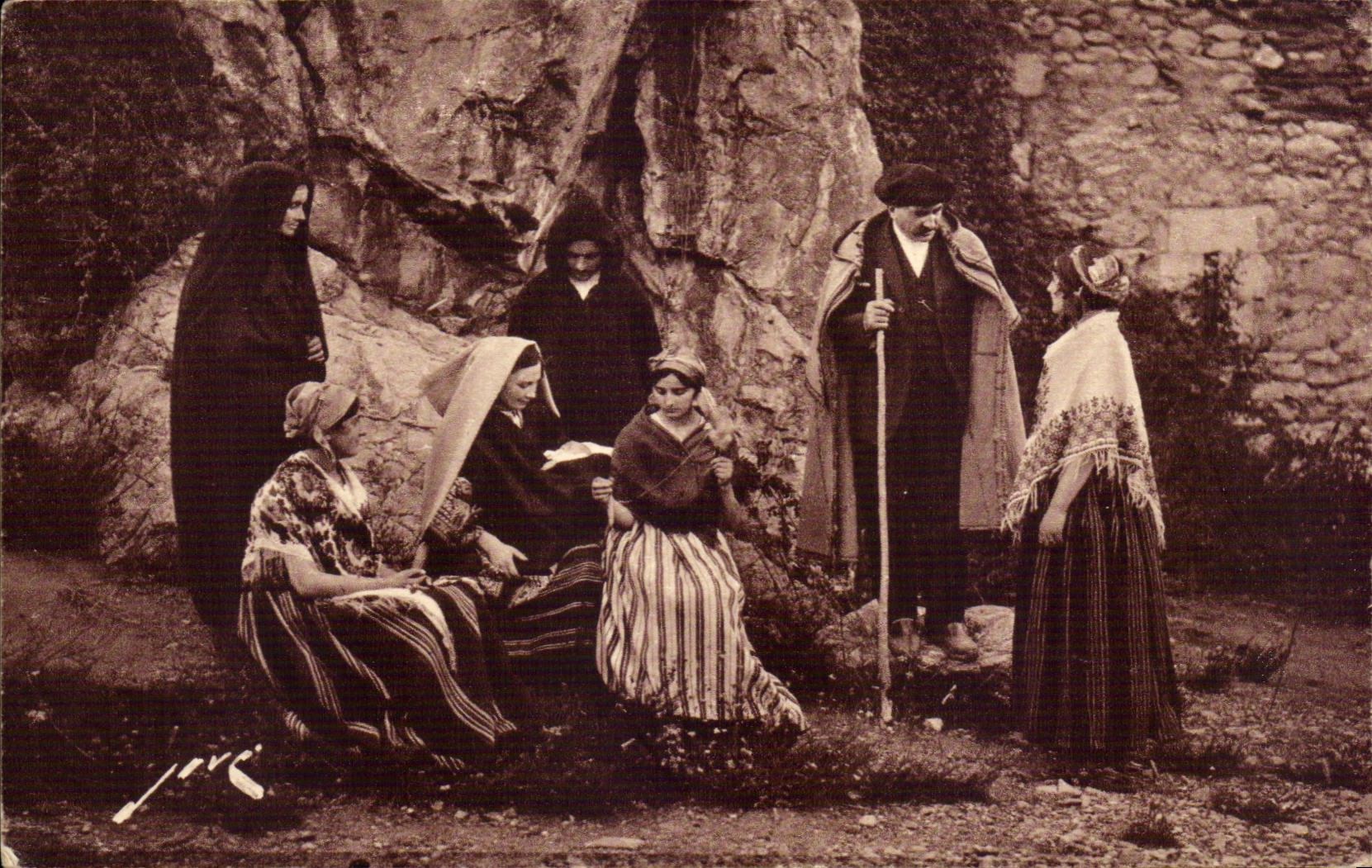CPA Terroir Pyreneen Types et costumes Famille montagnarde ( folklore costume ) 