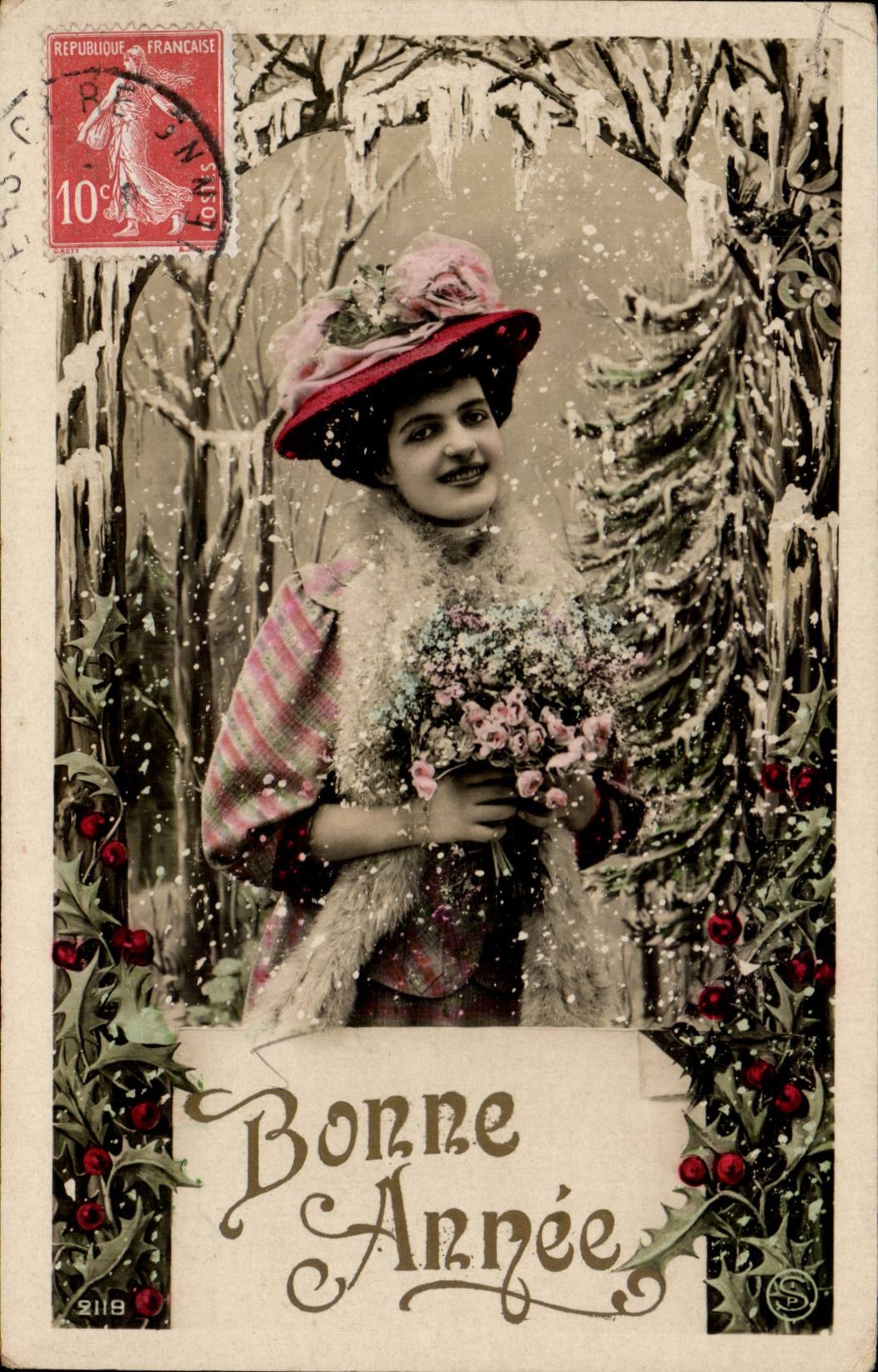 Femme en robe à carreaux et chapeau rose — scène hivernale avec flocons — éditeur S. n° 5119