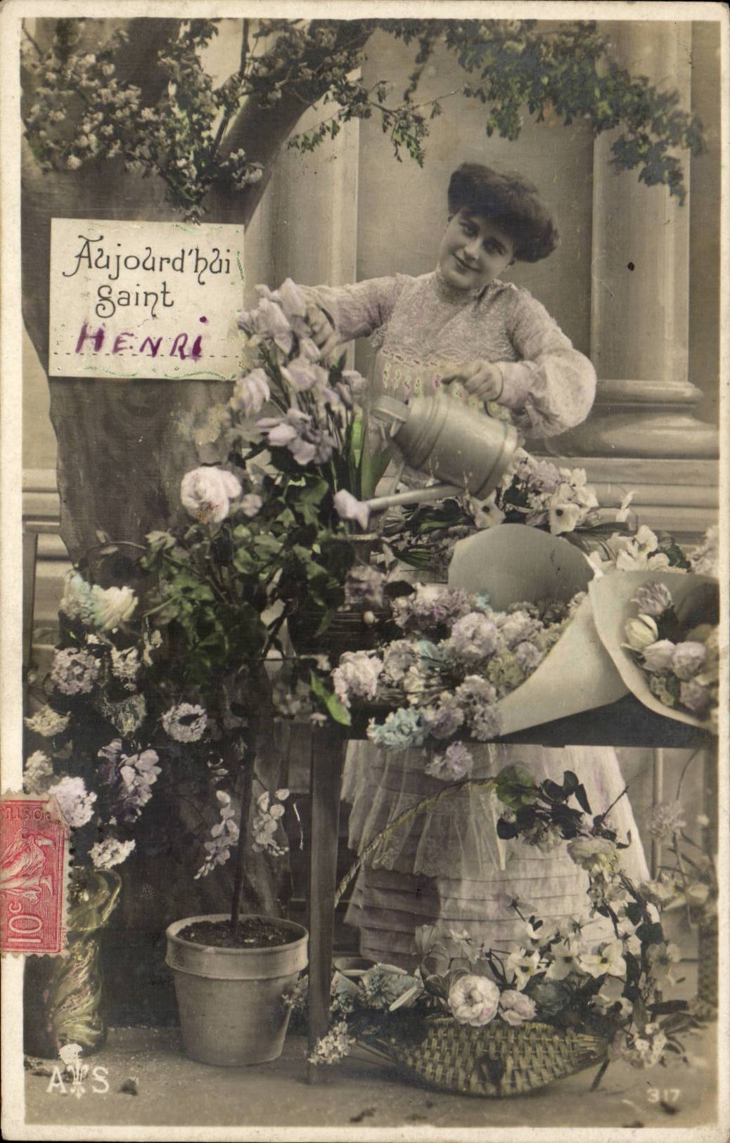 Femme arrosant des fleurs — carte postale de la série 'Aujourd'hui Saint Henri' — éditée par A&S n°317