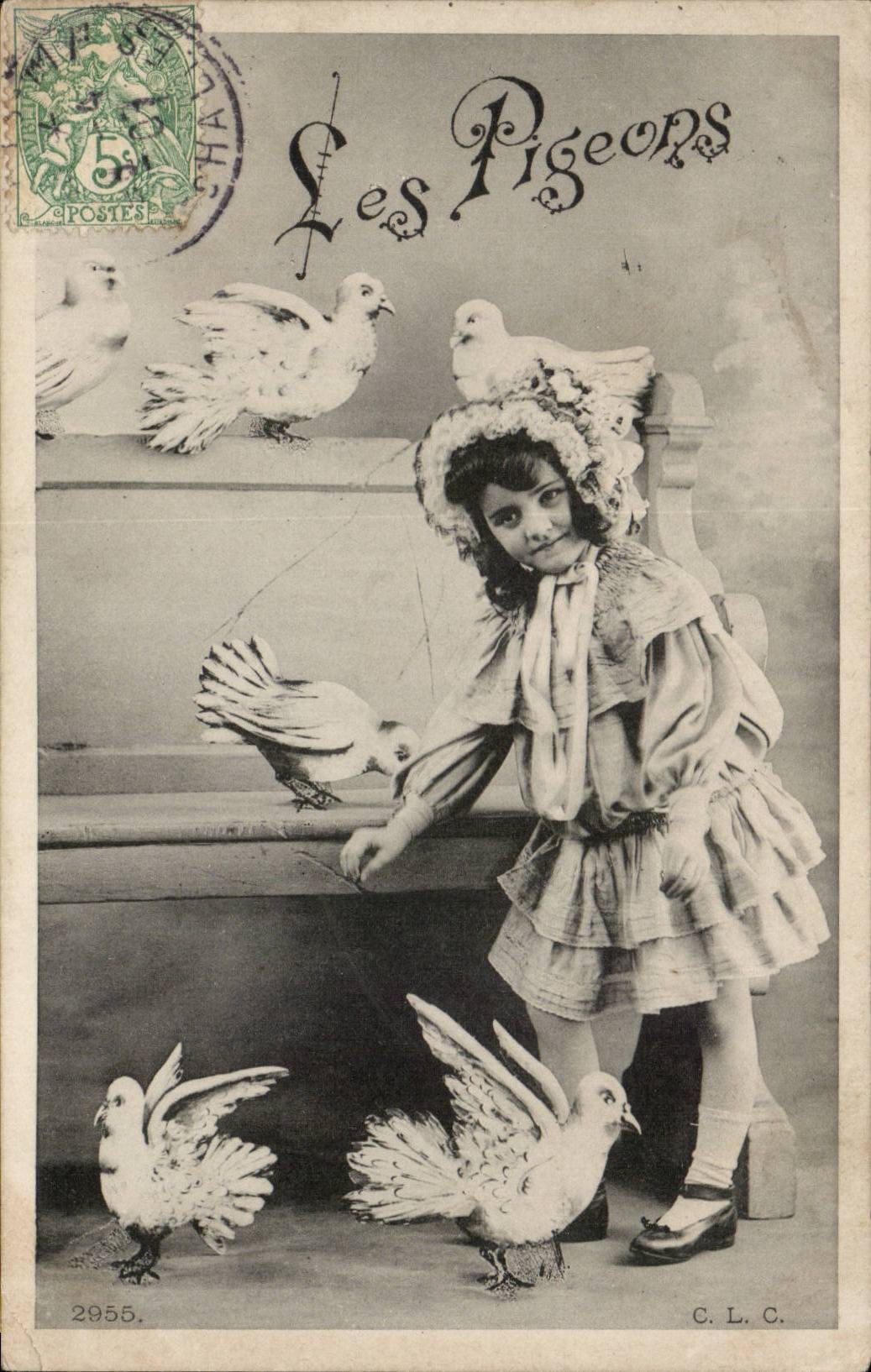 CPA Fantaisie Enfant Les Pigeons