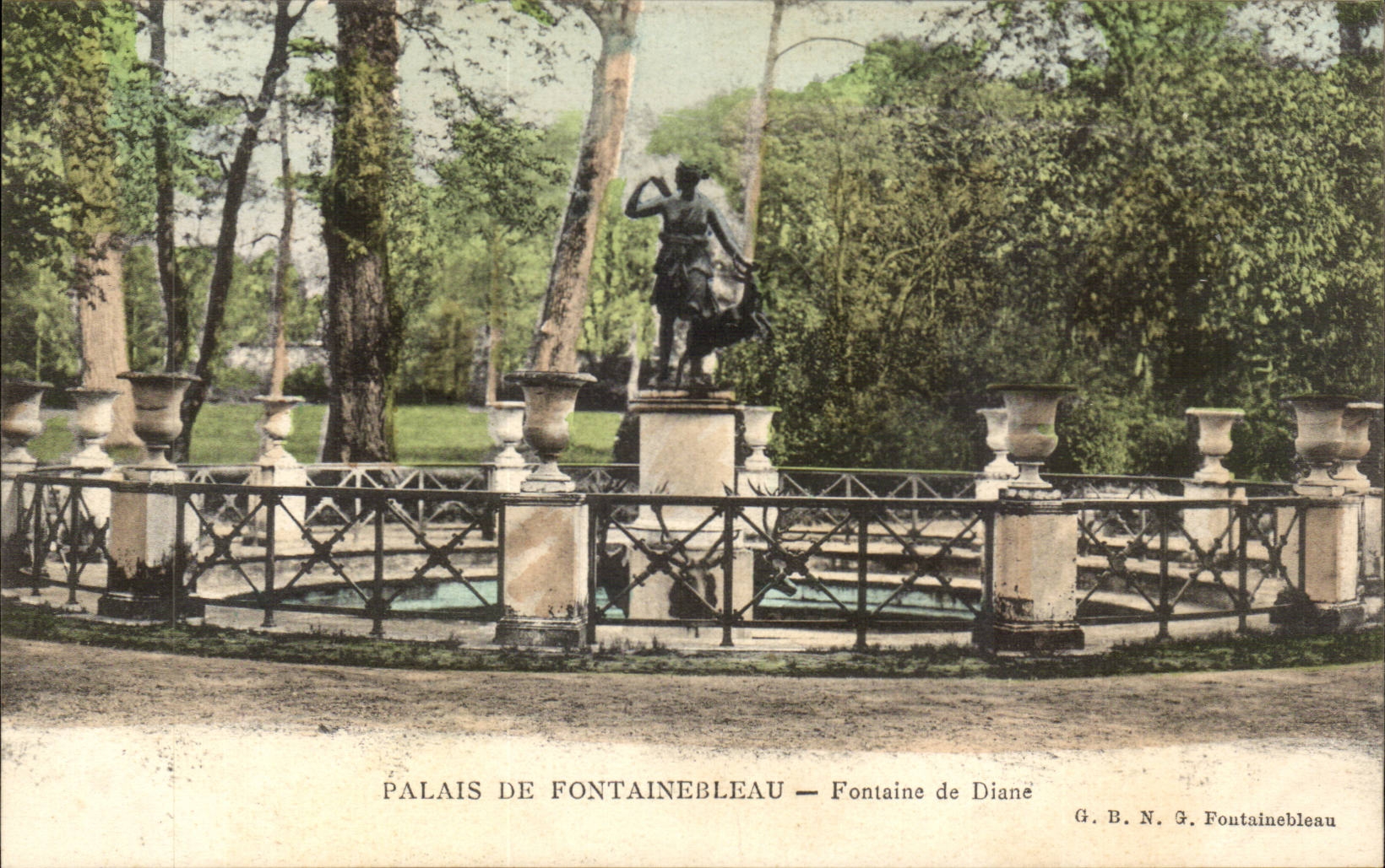 Palacio de Fontainebleau — Fuente de Diana — G. B. N. G. Fontainebleau