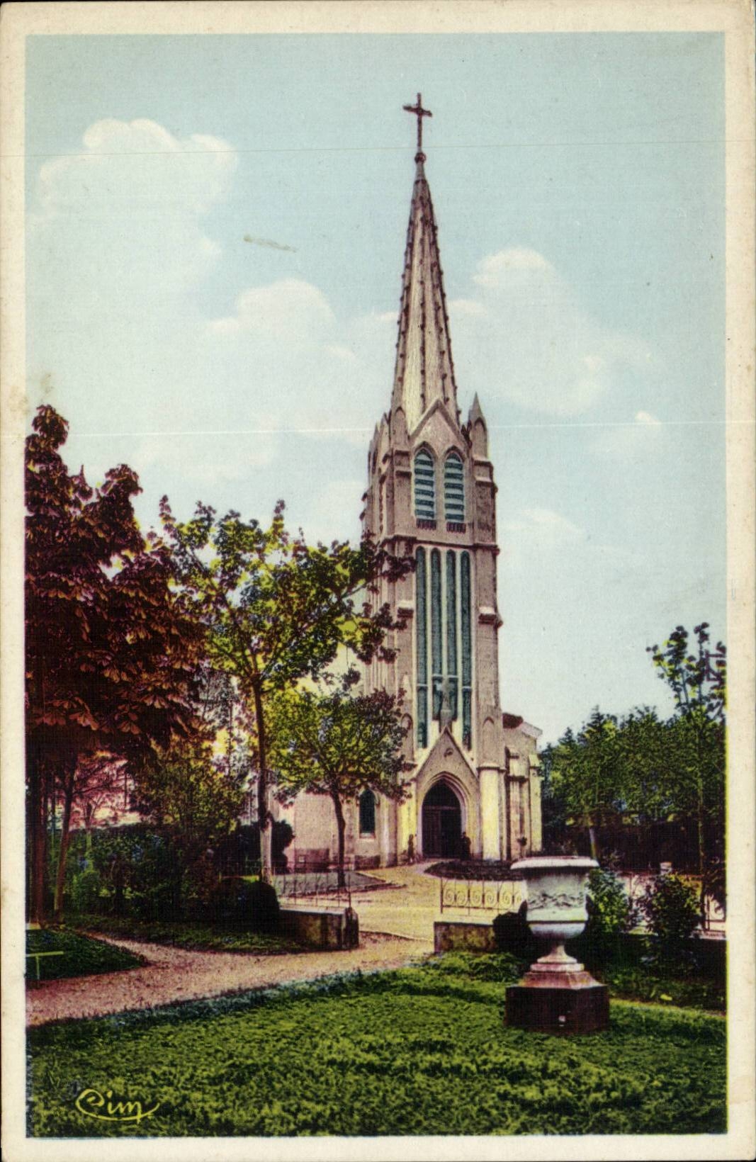 CPA lamalou les Bains L'eglise et la place