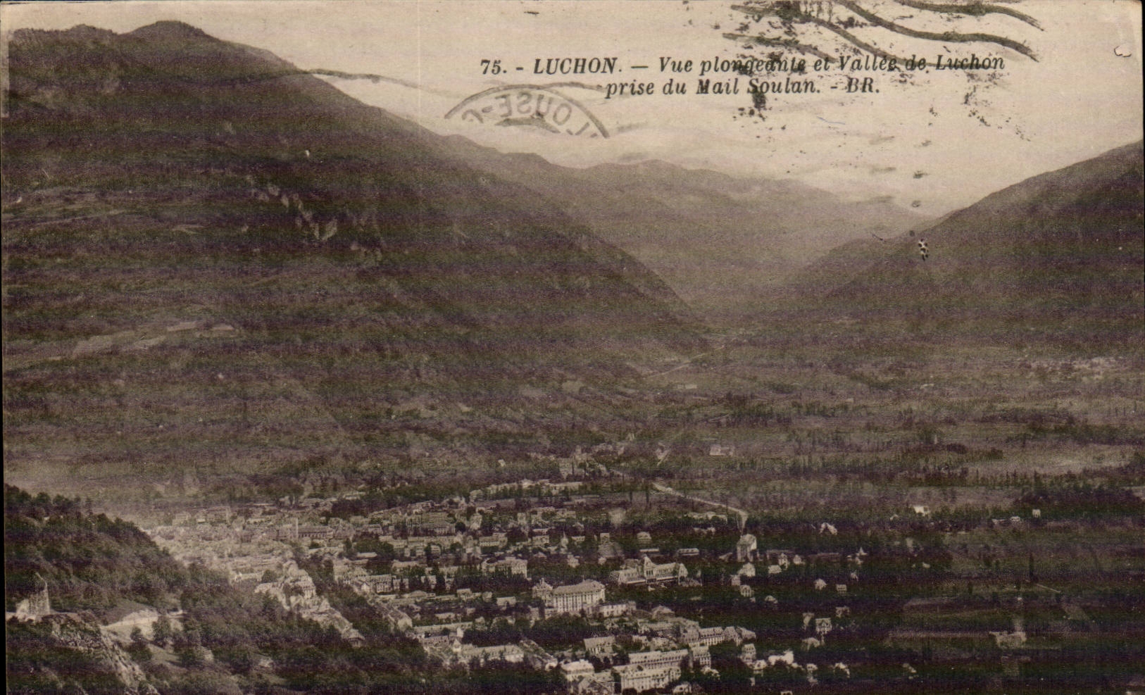 CPA Luchon Vue plongeante et vallee de Luchon prise du Mail Soulan