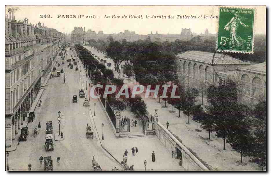 Paris CPA La rue de Rivoli le jardin des Tuileries et le Louvre