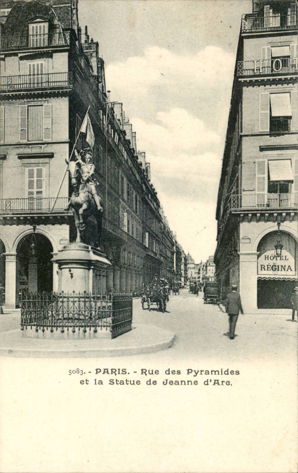 Paris CPA Rue des Pyramides et la statue de Jeanne d'Arc